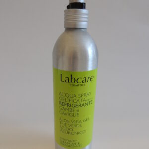 Acqua spray gelificata effetto refrigerante gambe e caviglie